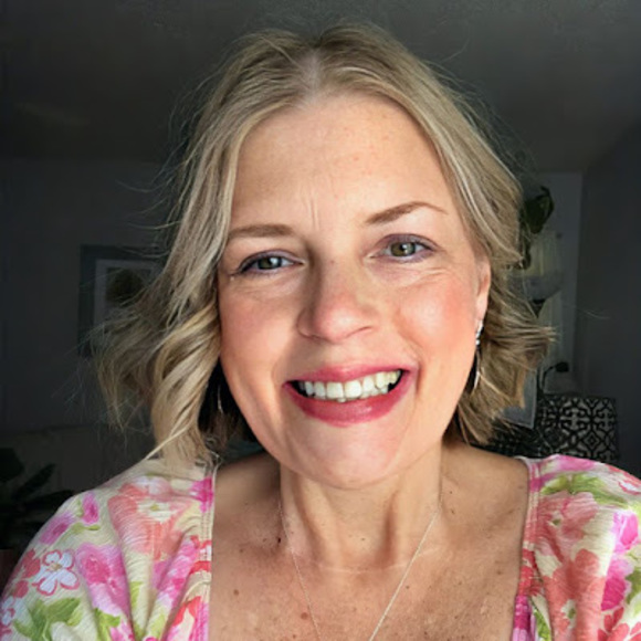 Meet your Posher, Denise - Picture 1 of 1